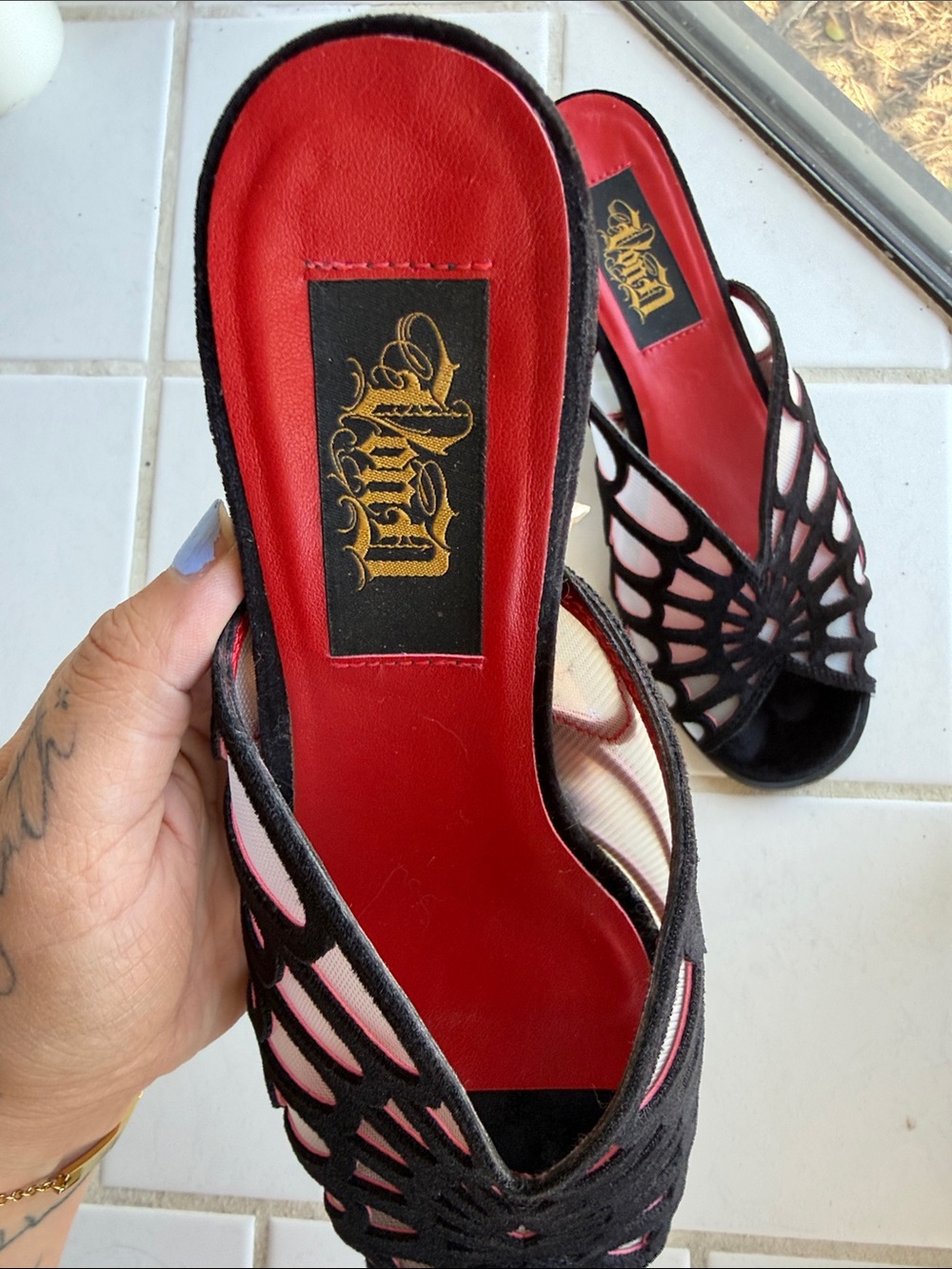 ✨RARE WITH BOX✨ Adele Black spider web Mesh Cutout Slide Mules with Red Insole - Picture 4 of 12